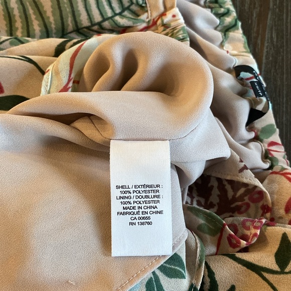 RW & Co. ladies fully lined blouse in size extra small. - Picture 4 of 8